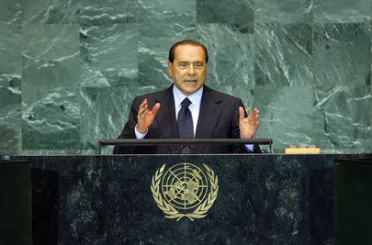 Portrait de (titres de civilité + nom) Son Excellence Silvio Berlusconi (Président du Conseil des ministres), Italie