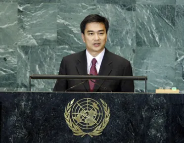 Portrait de (titres de civilité + nom) Son Excellence Abhisit Vejjajiva (Premier Ministre), Thaïlande