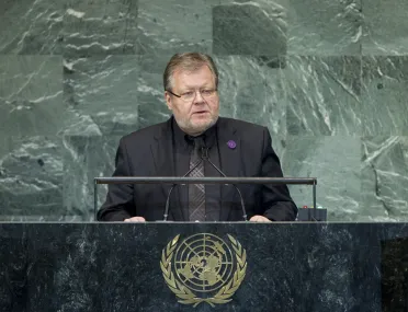 Portrait de (titres de civilité + nom) Son Excellence Össur Skarphéðinsson (Ministre des affaires étrangères), Islande
