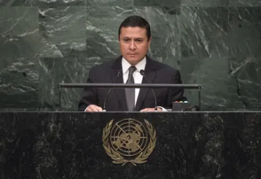 Portrait de (titres de civilité + nom) Son Excellence Carlos Raúl Morales (Ministre des affaires étrangères), Guatemala