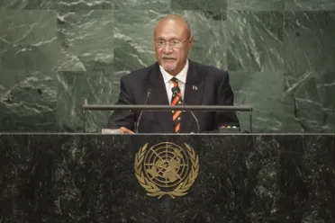 Portrait de (titres de civilité + nom) Son Excellence Puka Temu (Ministre d'État), Papouasie-Nouvelle-Guinée