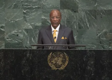 Portrait de (titres de civilité + nom) Son Excellence Alpha Condé (Président), Guinée