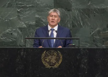 Portrait de (titres de civilité + nom) Son Excellence Almazbek Atambaev (Président), Kirghizistan