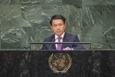 Portrait de (titres de civilité + nom) Son Excellence Saleumxay Kommasith (Ministre des affaires étrangères), République démocratique populaire lao