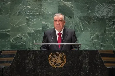 Portrait de (titres de civilité + nom) Son Excellence Emomali Rahmon (Président), Tadjikistan