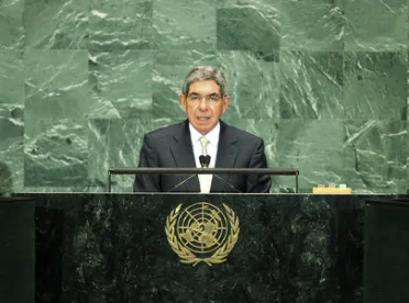Portrait de (titres de civilité + nom) Son Excellence Óscar Arias Sánchez (Président), Costa Rica