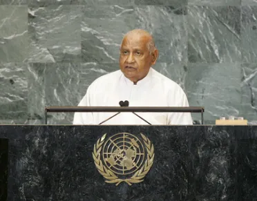 Portrait de (titres de civilité + nom) Son Excellence Ratnasiri Wickramanayake (Premier Ministre), Sri Lanka