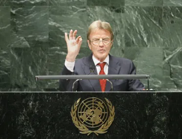 Portrait de (titres de civilité + nom) Son Excellence Bernard Kouchner (Ministre des affaires étrangères), France