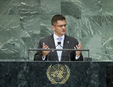 Portrait de (titres de civilité + nom) Son Excellence Vuk Jeremić (Président de l'Assemblée générale), Président de l'Assemblée générale (ouverture)