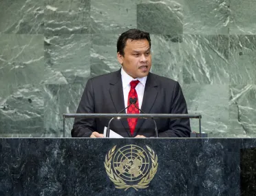 Portrait de (titres de civilité + nom) Son Excellence Sprent Arumogo Dabwido (Président), Nauru