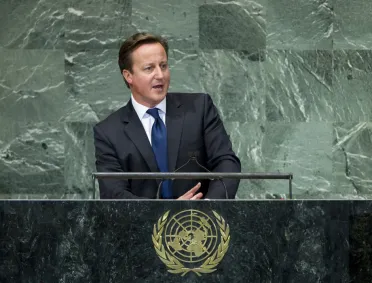 Portrait de (titres de civilité + nom) Son Excellence David Cameron (Premier Ministre), Royaume-Uni de Grande-Bretagne et d’Irlande du Nord
