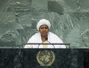 Portrait de (titres de civilité + nom) Son Excellence Isatou Njie-Saidy (Vice-président), Gambie (République de)