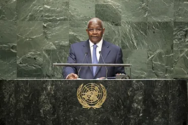 Portrait de (titres de civilité + nom) Son Excellence Sam Kahamba Kutesa (Président de l'Assemblée générale), Président de l'Assemblée générale (ouverture)