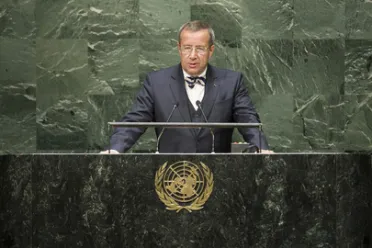 Portrait de (titres de civilité + nom) Son Excellence Toomas Hendrik Ilves (Président), Estonie