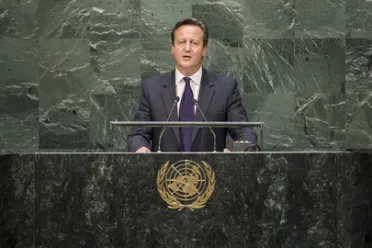 Portrait de (titres de civilité + nom) Son Excellence David Cameron (Premier Ministre), Royaume-Uni de Grande-Bretagne et d’Irlande du Nord