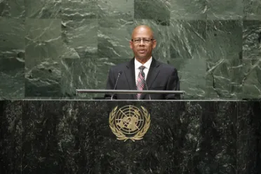 Portrait de (titres de civilité + nom) Son Excellence Winston Lackin (Ministre des affaires étrangères), Suriname