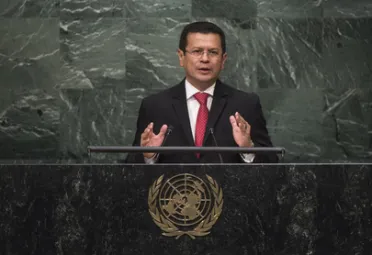 Portrait de (titres de civilité + nom) Son Excellence Hugo Roger Martínez Bonilla (Ministre des affaires étrangères), El Salvador