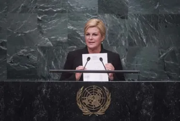 Portrait de (titres de civilité + nom) Son Excellence Kolinda Grabar-Kitarović (Président), Croatie