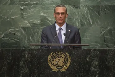 Portrait de (titres de civilité + nom) Son Excellence Denis Moses (Ministre des affaires étrangères), Trinité-et-Tobago