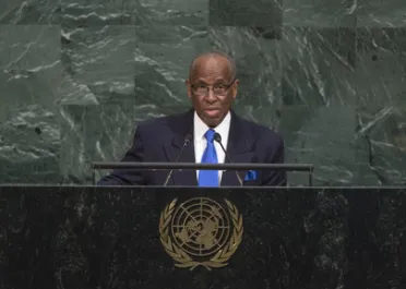 Portrait de (titres de civilité + nom) Son Excellence Louis Straker (Vice-Premier Ministre), Saint-Vincent-et-les Grenadines