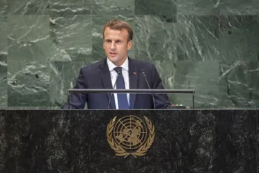 Portrait de (titres de civilité + nom) Son Excellence Emmanuel Macron (Président), France